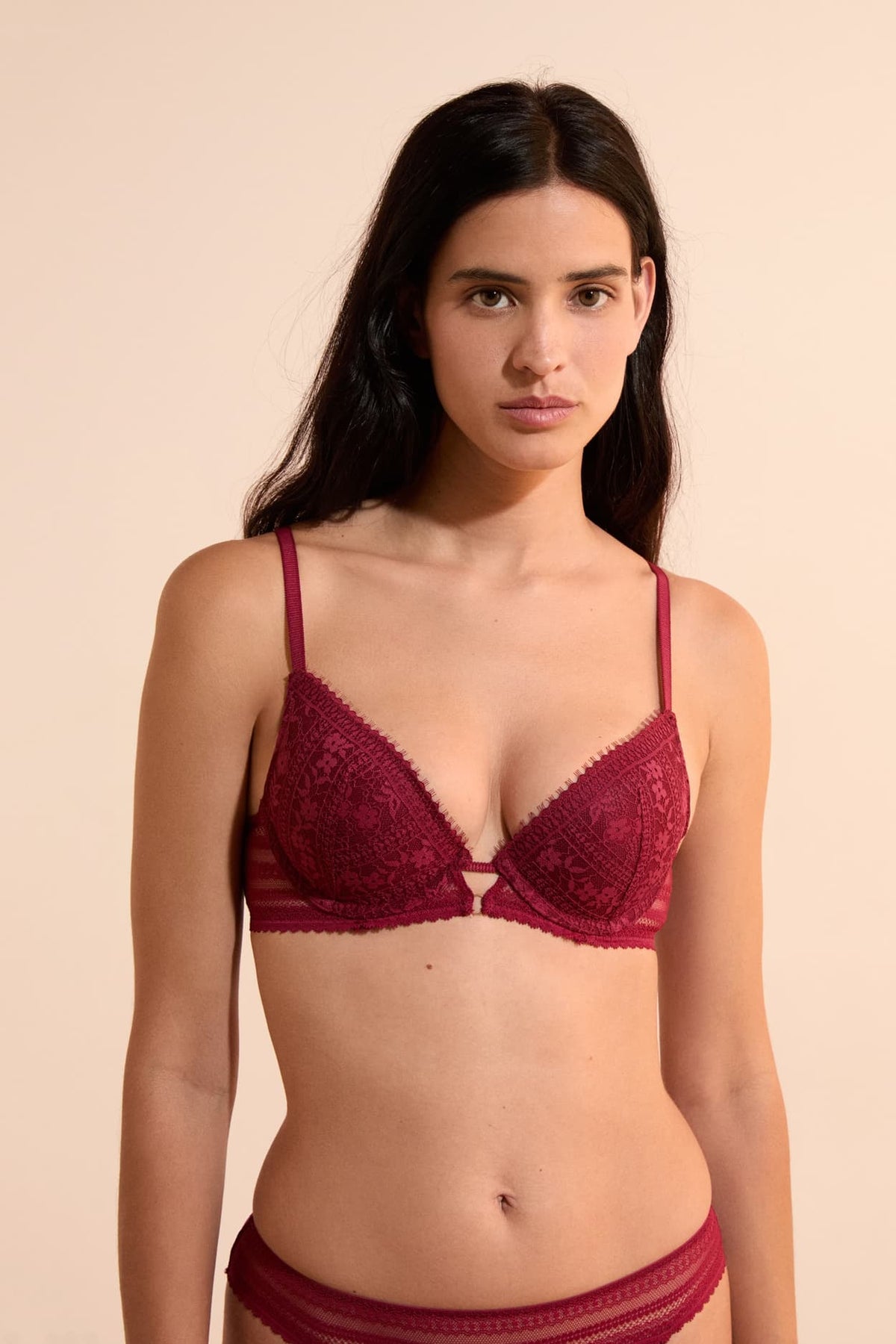 Bra No. 2 - The Lace Plunge Push-Up Bra in grenat, view 5 - Etam