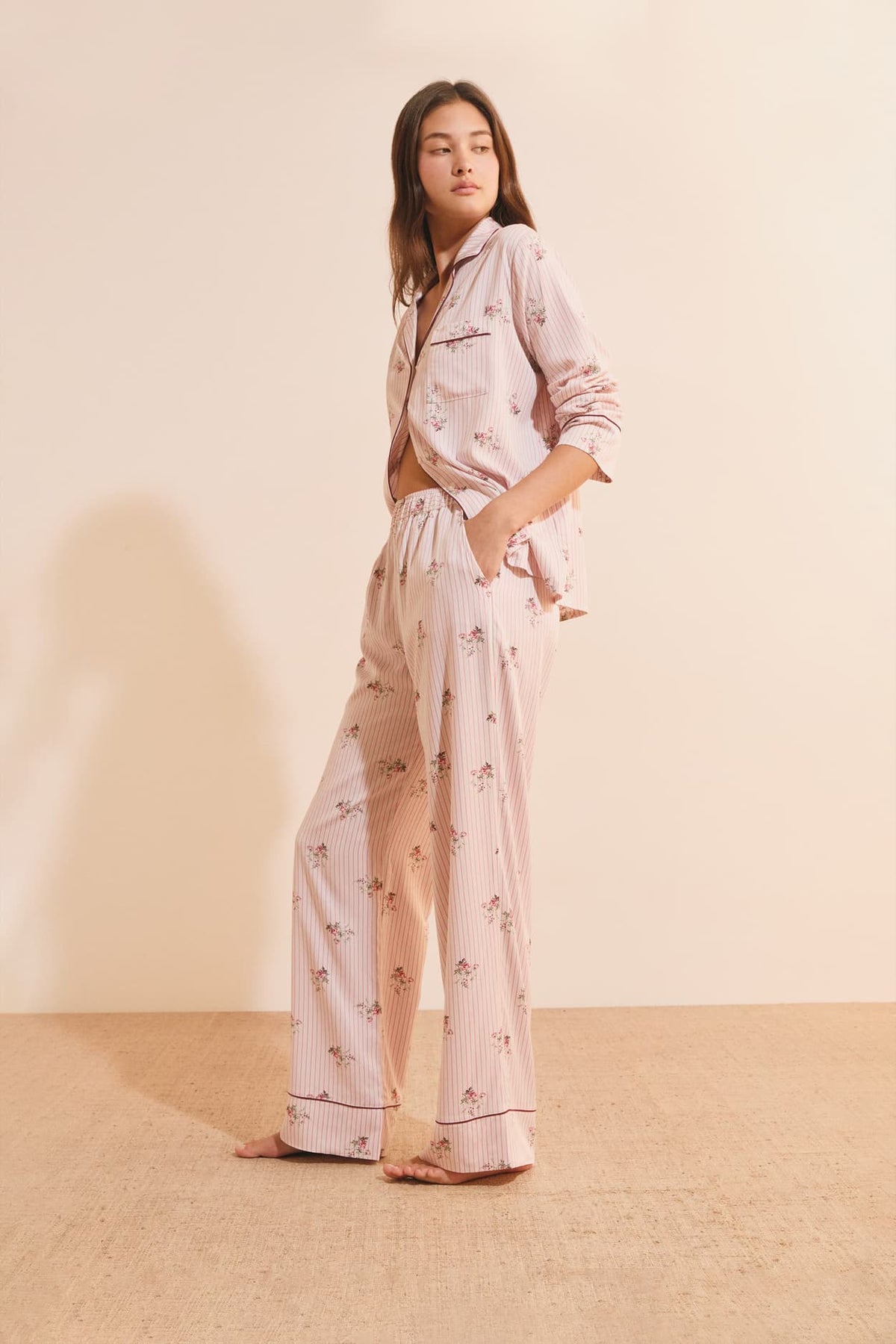 Pantalon de pyjama à motif fleuri in primerose, back view - Etam