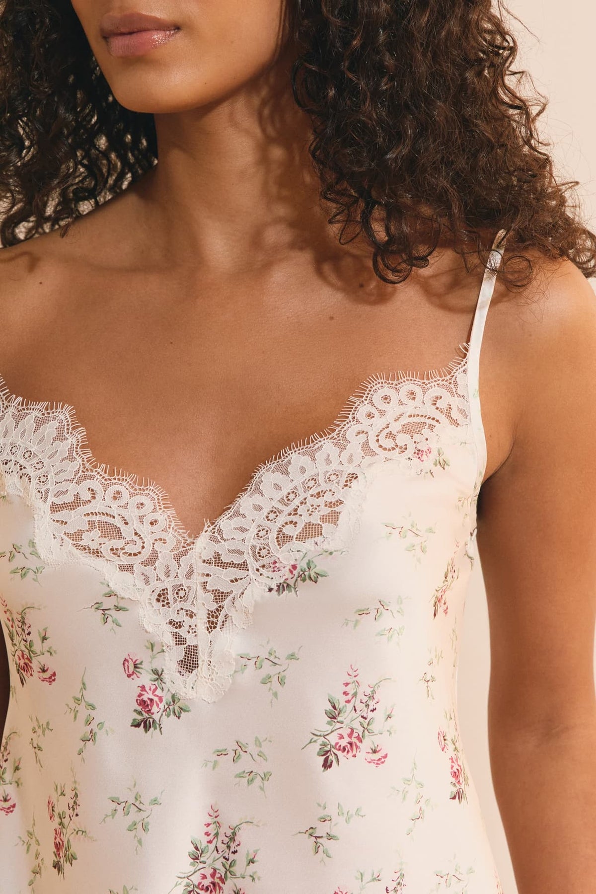 Caraco à motifs fleuris in creme, flat lay - Etam