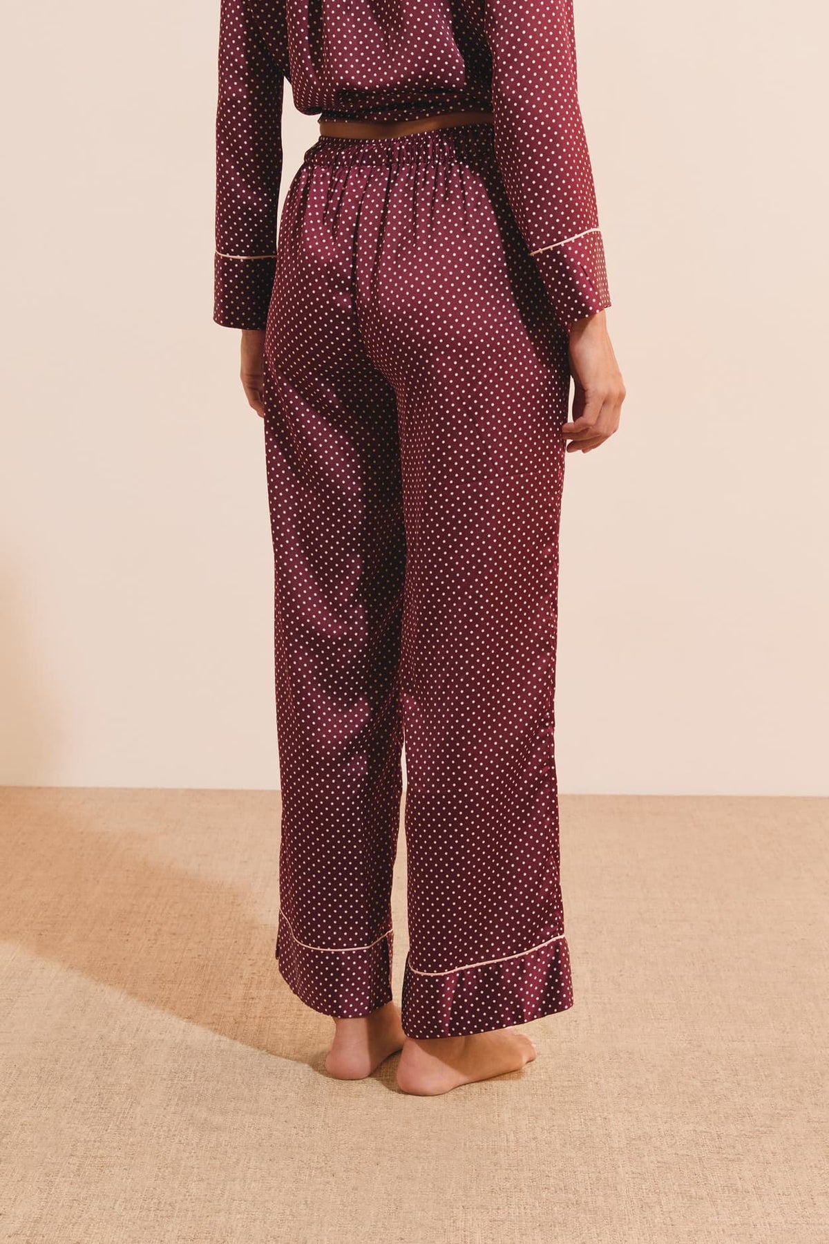 Pantalon de pyjama satiné à motifs in pourpre, side view - Etam