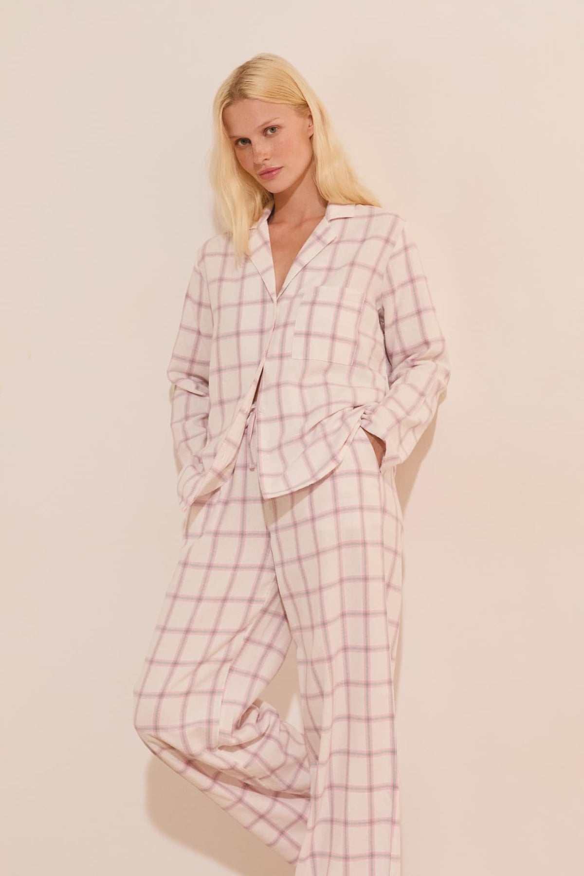 Checked Cotton Pajama Pants in pink, lifestyle view - Etam