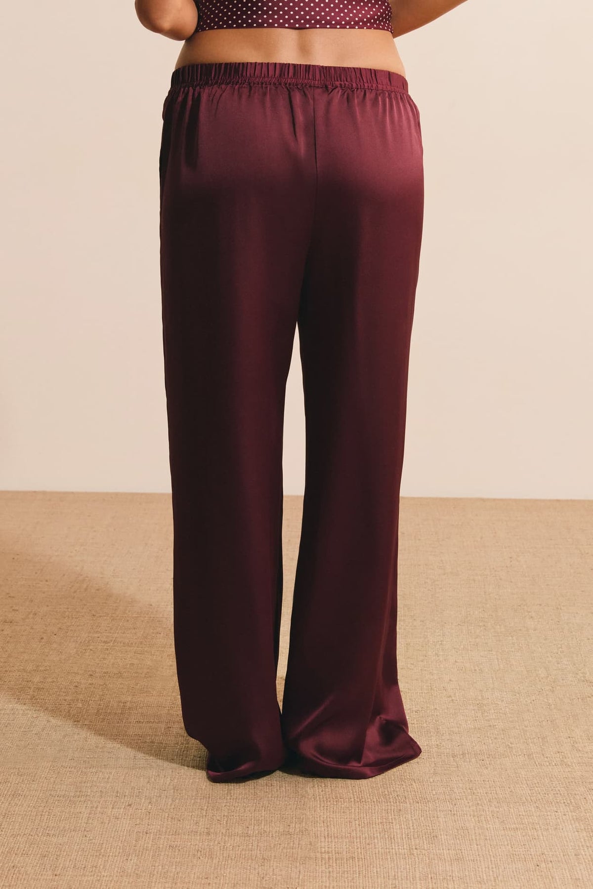 Pantalon de pyjama satiné in Grenat, back view - Etam