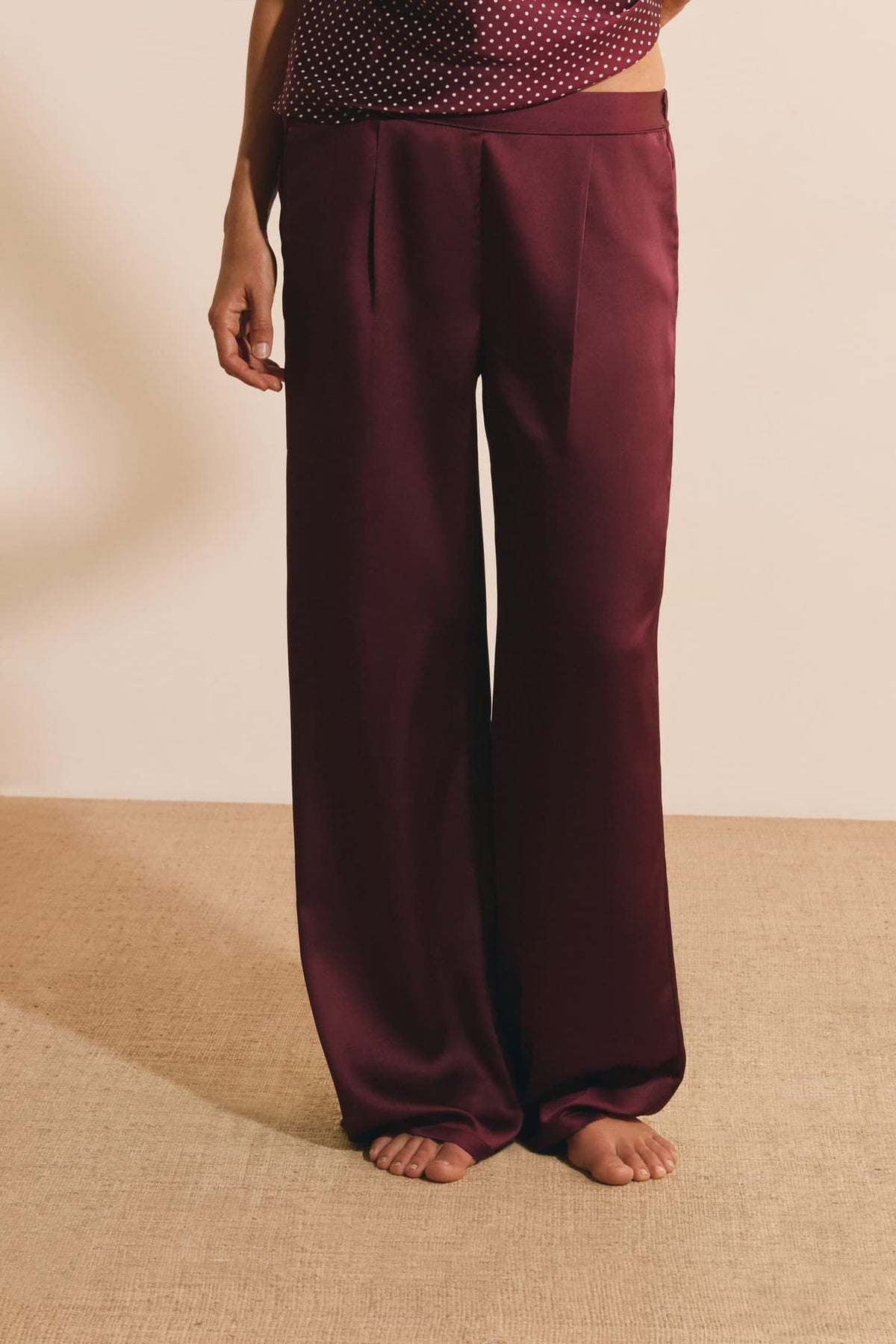 Pantalon de pyjama satiné in Grenat, front view - Etam