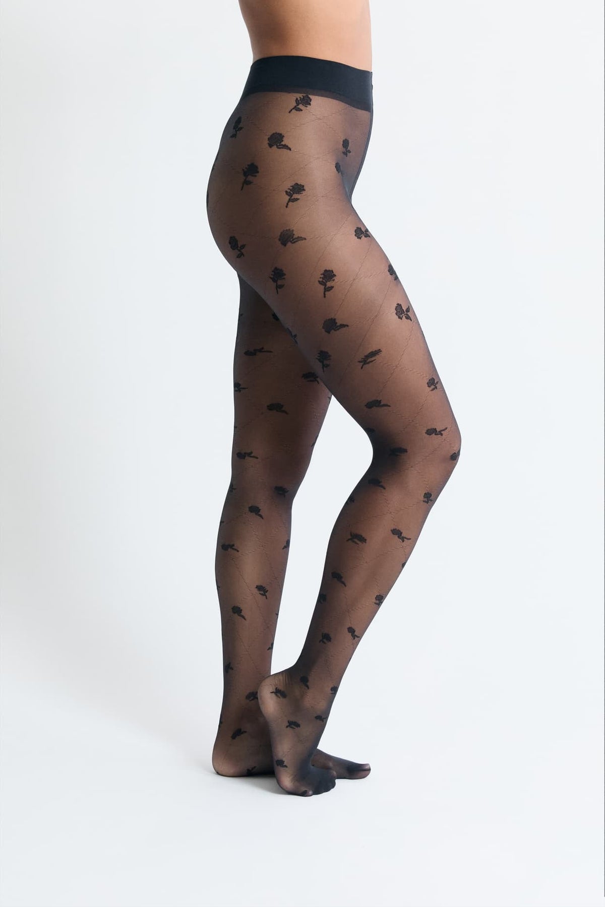 Collant transparent à motifs fleurs in black, side view on model - Etam