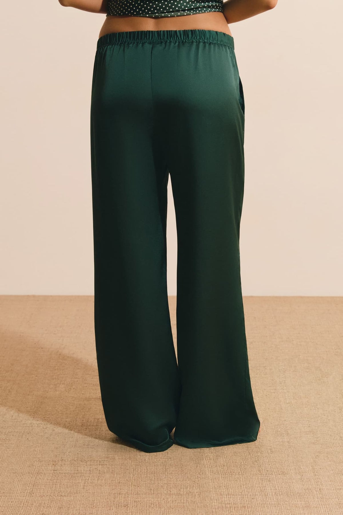 Pantalon de pyjama satiné in vert sapin, view 2 - Etam