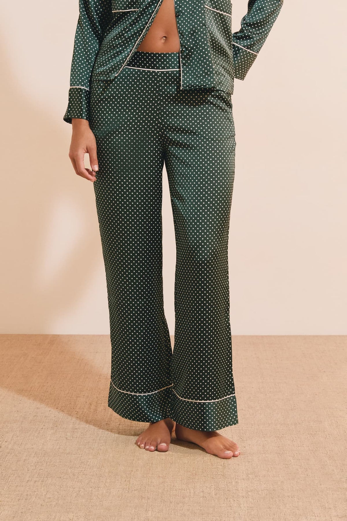 Pantalon de pyjama satiné à motifs in Emerald, front view - Etam