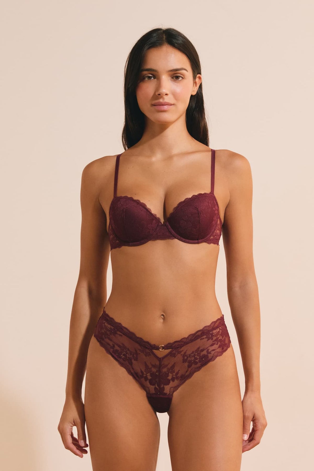 Shorty avec broderie in Aubergine, front styled view - Etam