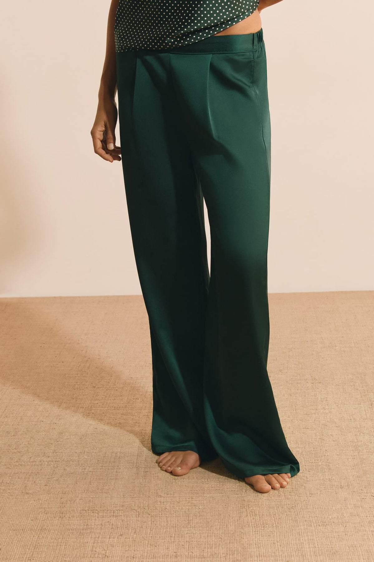 Pantalon de pyjama satiné in vert sapin, view 1 - Etam