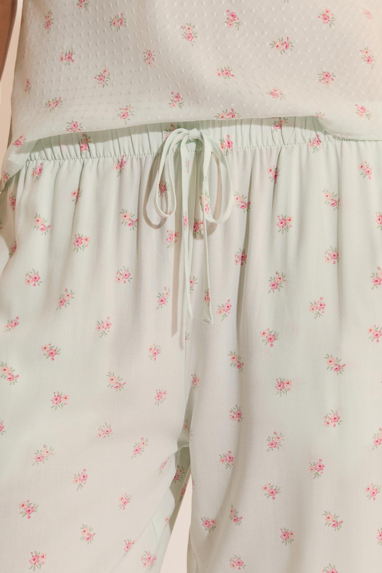 Floral Patterned Capri Pants